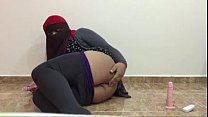 hd арабский горячий шмель в хиджабе играет с дилдо и трахает задницу video