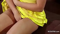 hd お父さんが熱い継娘を捕まえてオナニーしてアナルを犯す video