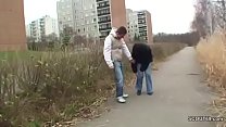 hd молодой парень соблазняет бездомную милфу м трахаться с ним video