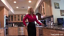 hd ボインの熟女はティーンをファック video