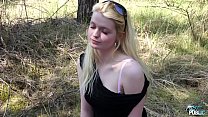 hd блонди показывает все и позволяет фальшивому агенту делать то что он хочет на публике video