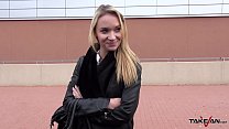 hd глупую блондинку легко уговорили зайти в фургон и раздвинуть ноги для большого члена video