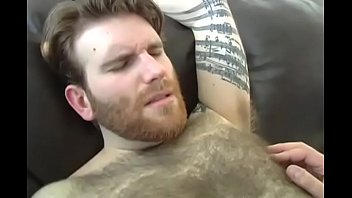 hd 美しいあごひげを生やしたクマを吸う video