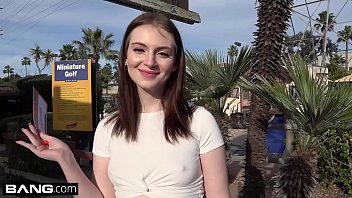 hd тинка maya kendrick светит волосатой киской на свидании в минигольф в любительском видео video