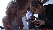 hd возбужденная мама снимает молодого парня для жесткого траха video