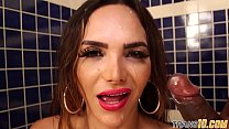 hd транскрошка с большими сиськами дрочит во время скачки на члене video