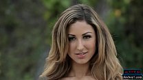 hd юная блондинкамодель playboy с большими силиконовыми сиськами раздевается video