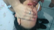 hd замужняя сука пьет все мое молоко и рог просто смотрит на диван video