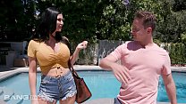 hd トリックプールボーイは彼をクソに巨乳熟女をトリックします video