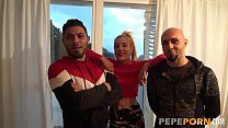 hd клара хочет секса втроем с другим парнем но ее муж не так уверен в этом video