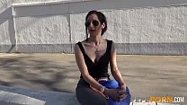 hd 彼女は寝取られた夫をいじめるためだけに通りで釘付けになります video