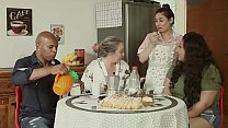 hd вся большая семья муж кукол мать таларирует дочь а служница трахает всех emme white alessandra maia agatha ludovino video