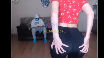 hd قابلت أحد المعجبين الذي حصل على سحب عشوائي على تويتر لرؤيتي بالبث المباشر كقاعدة أساسية لا يمكنني مشاهدتها فقط ولكن video
