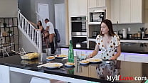 hd моя милфамачеха знакомится с моим парнем crystal rush video