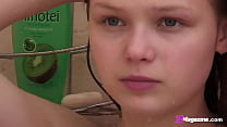 hd у девушки с длинными волосами bianca 19 в любительском видео есть приватный момент в ванной video