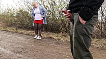 hd вытаскиваю свой член в общественном парке незнакомая мама увидела мой член и заинтересовалась снимал видео на video