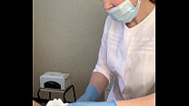 hd пациент мощно кончает во время процедуры обследования в руках врача video