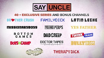 hd familydick сводные братья дакота и зейн соревнуются кто первым примет душ после игры на улице video