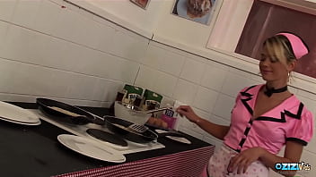 hd удивительный групповой секс на кухне с парой грудастых блондинок с великолепными большими сиськами video
