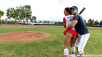 hd カイリーストラットは代わりに彼女の野球コーチで練習しました video