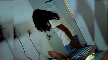 hd 夫が仕事に行ったが休日なので戻ってきた場合に起こることです不誠実なベイビー 彼女はお尻が好きで友人の部屋に行って彼を座らせます video