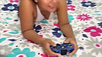 hd 美しい顔した義理の娘がtバックで遊んでいるのを見つけてとても興奮して私のペニスをしゃぶった後彼女は最後には隙間の開いたマンコからザーメンを滴らせてしまいました video