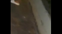 hd я был на улице и увидел женщину которая ругалась со своим парнем и она сняла трусики чтобы показать свою киску я video