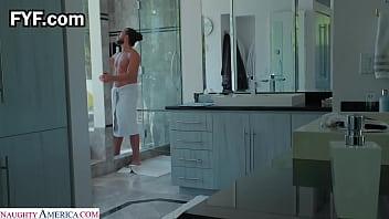 hd растянется ли киска хейзел мур чтобы вместить огромный член отца ее подруги video