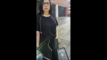hd выполняя заказ я встречаю эту странную и красивую девушку video