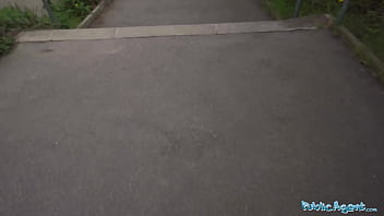 hd public agent milf наклоняется для толстого члена на улице в сарае в саду video
